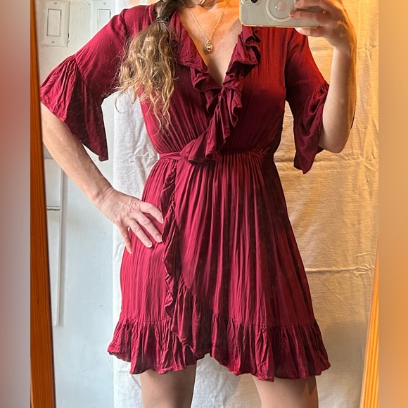 Red wrap dress with ruffles - Picture 7 of 7